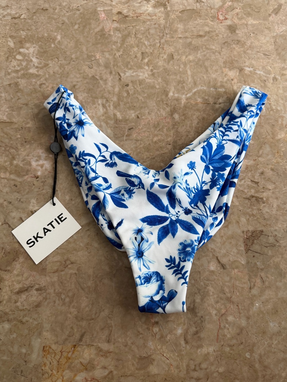 Skatie scrunch Bikini Bottom swimsuit bikini size Medium- NWT